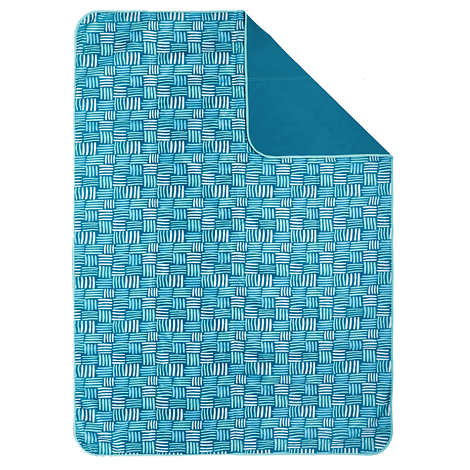 LightSpeed Outdoors Oversized Outdoor Folding Blanket